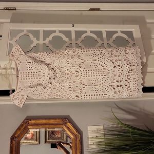 WhiteHouseBlackMarket white lace overlay over taupe liner, dress. Fitted Size 00